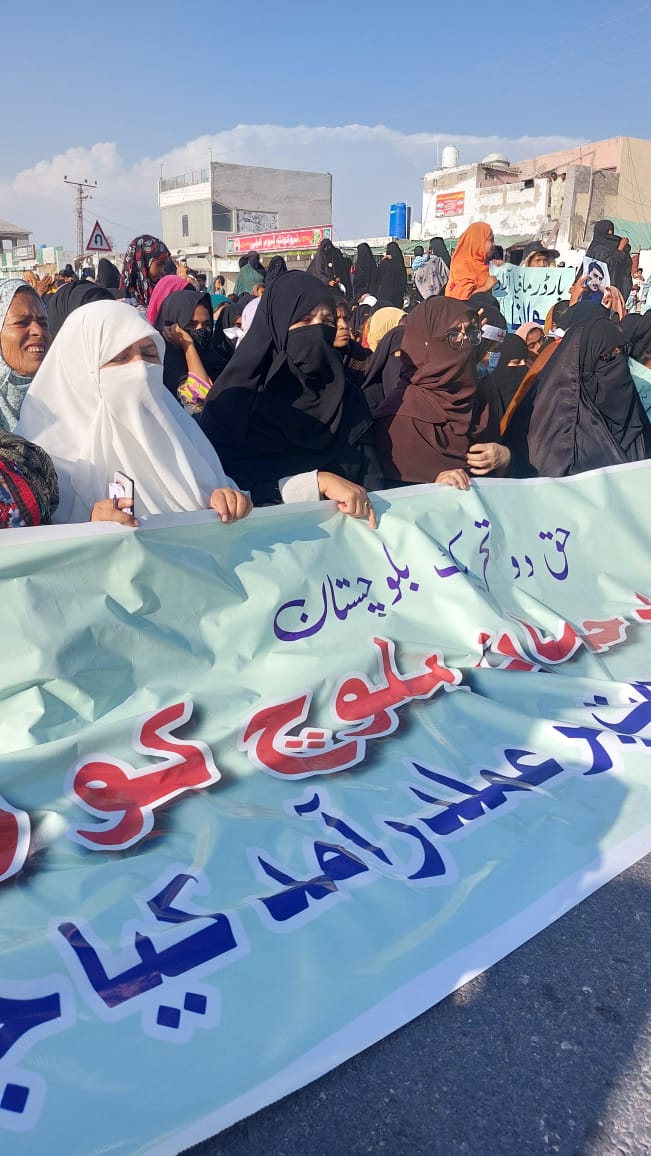 JIPOfficial's tweet photo. گوادر - جماعت اسلامی بلوچستان کے سیکرٹری جنرل اور حق دو تحریک کے قائد مولانا ہدایت الرحمن بلوچ کی رہائی کے لیے حق دو خواتین ریلی، فوری رہائی کا مطالبہ
#ہدایت_الرحمن_بلوچ_کو_رہاکرو https://t.co/hsQb9x0b32