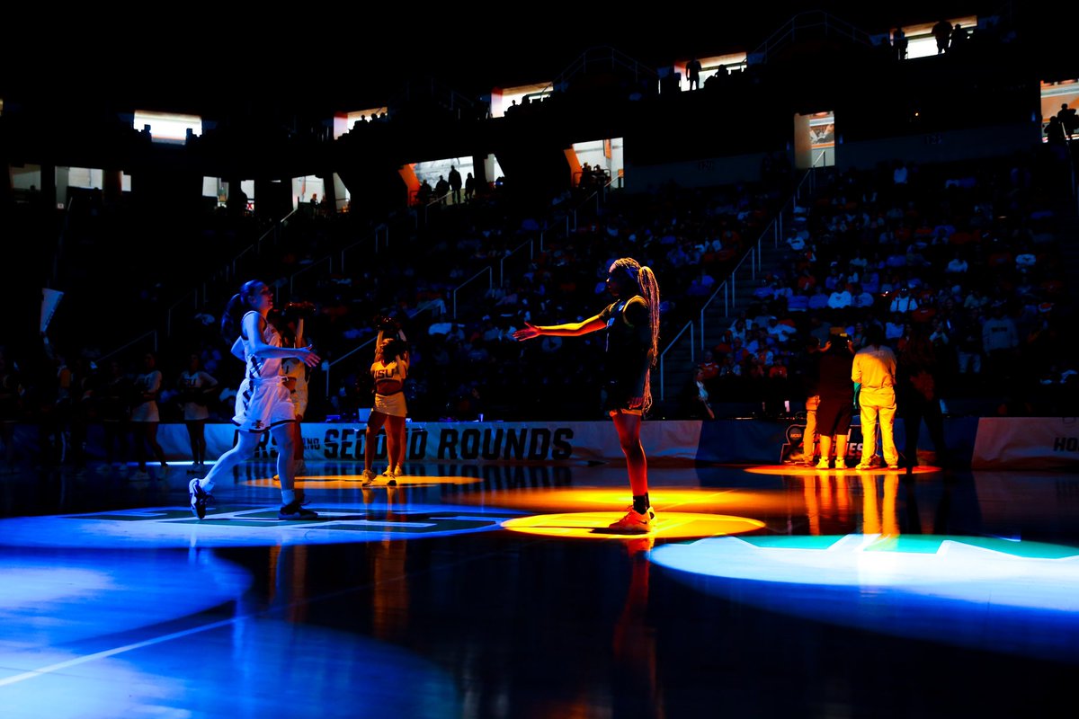 haleyb0330's tweet photo. all of the lights 🪩 #MarchMadness https://t.co/6es4npu8dp