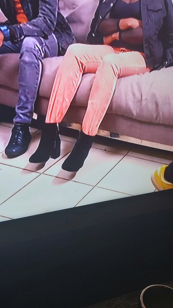 BK_Praise's tweet photo. After the show a re discuss situation ya trackpants n boots tucked in. 🤣🤣🤣Just saying neh #DateMyFamily https://t.co/OVms0DnYA2