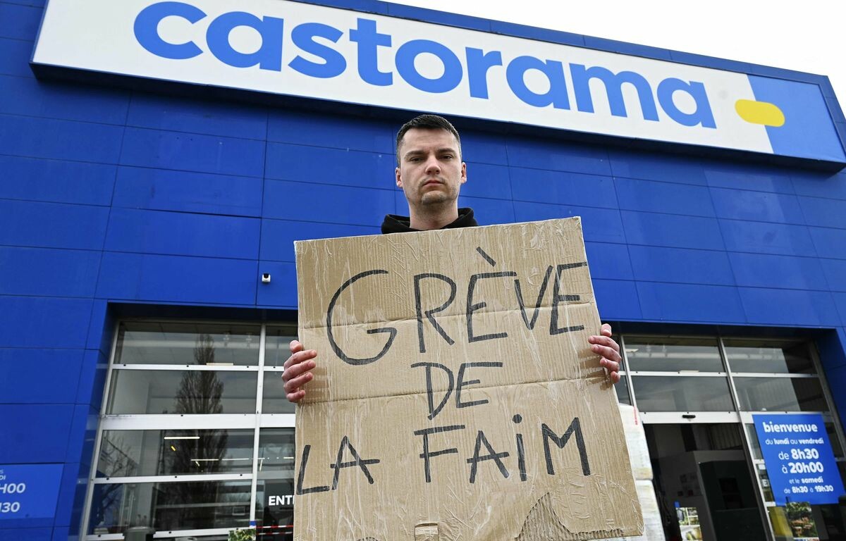 CerfiaFR's tweet image. 🇫🇷 FLASH | Avec ses 13 ans d’ancienneté et un salaire à 1400€, un employé de chez #Castorama a décidé de faire une grève de la #faim pour protester contre sa précarité. 
#Inflation