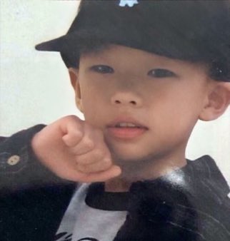skzlatamproject's tweet photo. Feliz cumpleaños a nuestro Hyunjin 🫶🏼

GENIUS DANCER HYUNJIN
#영원보다_오래_사랑해_현진아
#HyunjinPaintsTheWorld
#HappyHyunjinDay https://t.co/tqrDAiWBSv