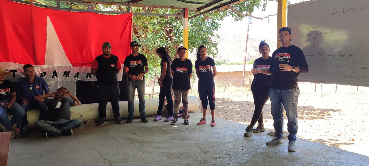 Finalizando el taller formativo de mando y conducción que se lleva a cabo en el Edo guariqueño, los camaradas del eje 1 del <a href="/BloqLlanero_MRT/">BloqueLlaneroAmazonico_MRT</a> entran en debate sobre los libros asignados,
"Quien no se forma anda en las tinieblas"

#ComunaYProducción
#ManoDuraContraLosCorrupctos