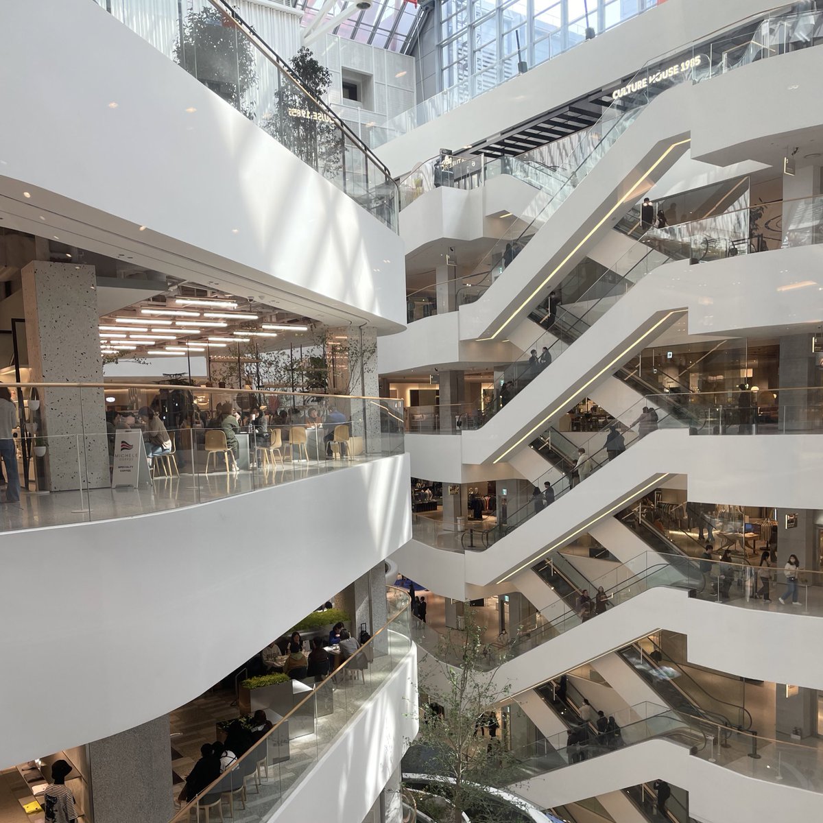 금요일 저녁부터 어제까지 서울여행을 다녀왔답니다✨