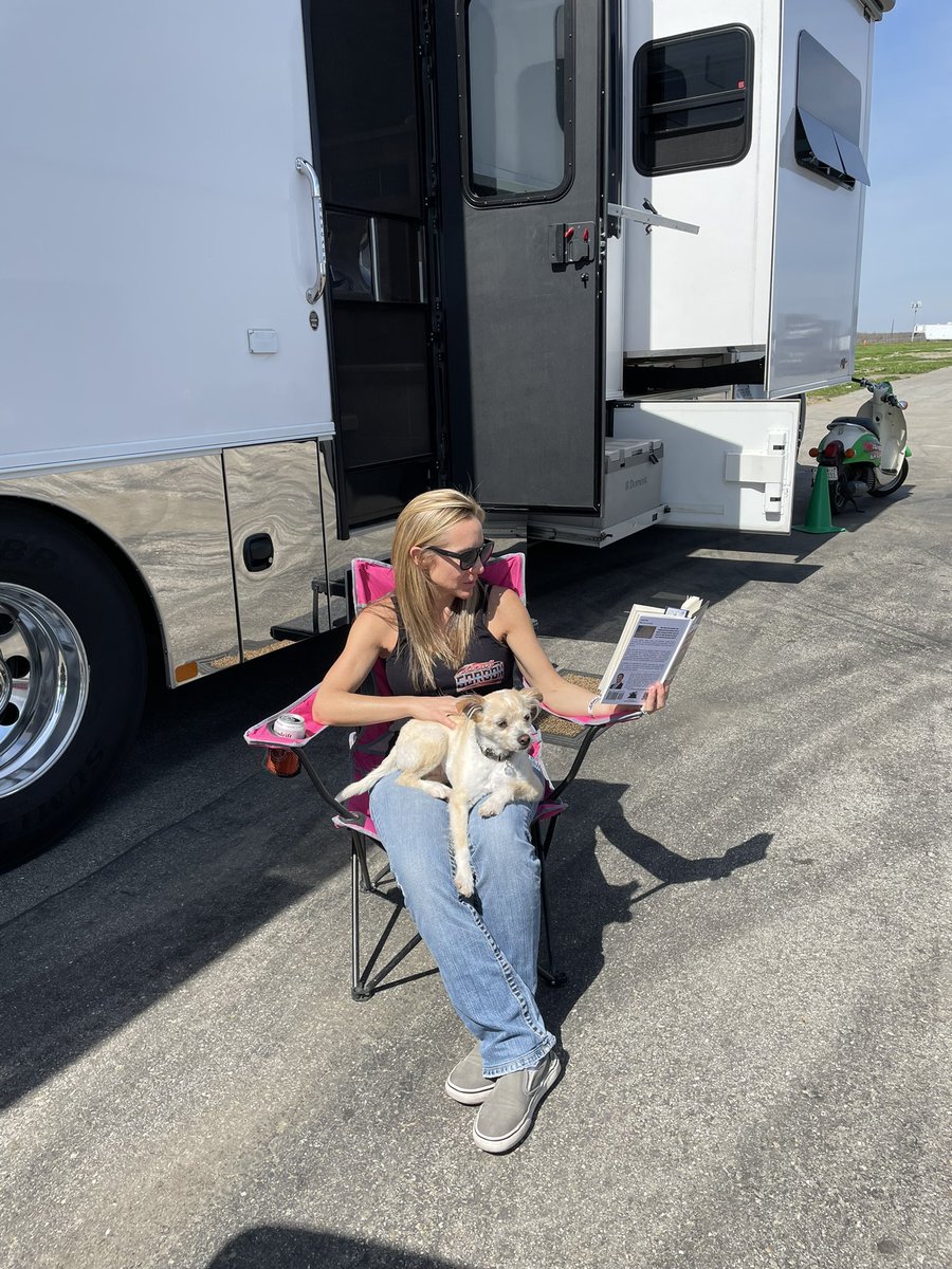 Douggordonraci1's tweet photo. We are racing in Bakersfield this weekend. Macie had a tough loss 1st round but Maddi made it to the final with our new decals #loveracing #hoosiertires #ngkracing #slugo #ericreyesdesigns #janda #mbcabinets #lucasoil #lucasmb https://t.co/nndmvhc9Vj