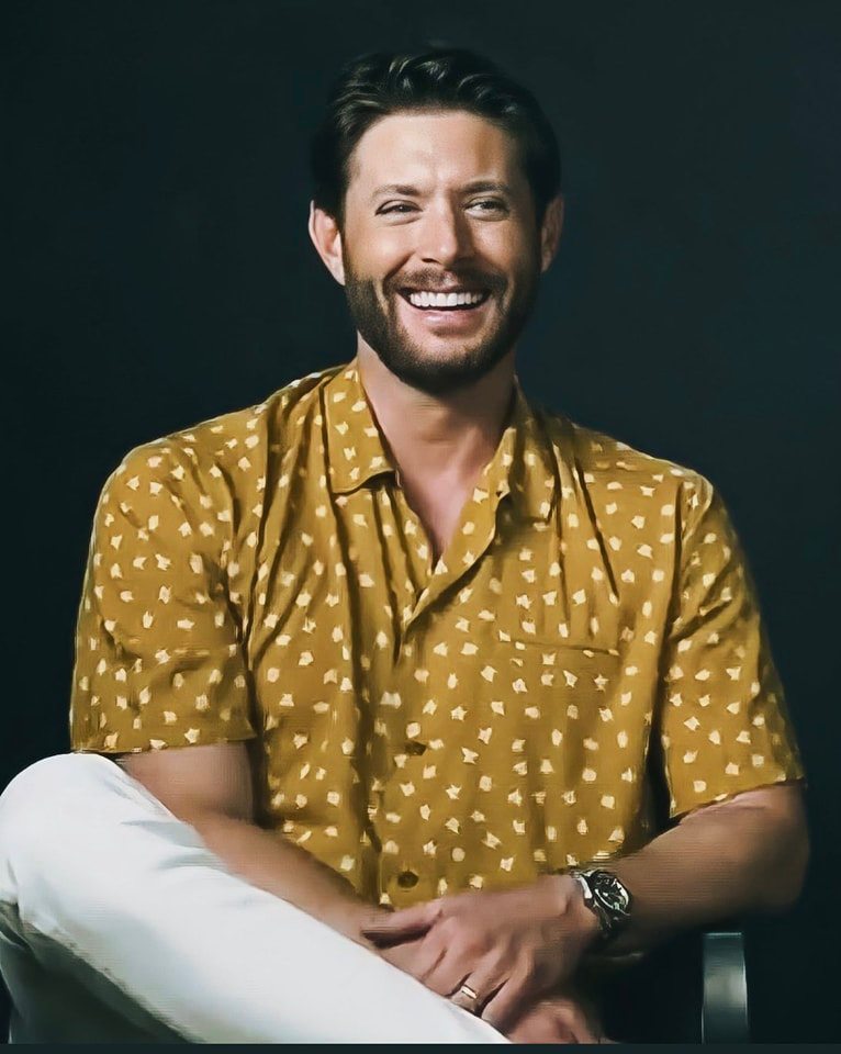 Happiest of Sunday's to Everyone 😊👍❤️🤗. Let's Enjoy Another Great Day together. Bringing smiles and Hugs and Joy all around. Keep Hydrated and Keep Safe Out There. #AcklesNation , #GoodMorningTwitterWorld , Blessed Sunday , #SoliderboyNation , #SPNChicago , #lovesavestheday