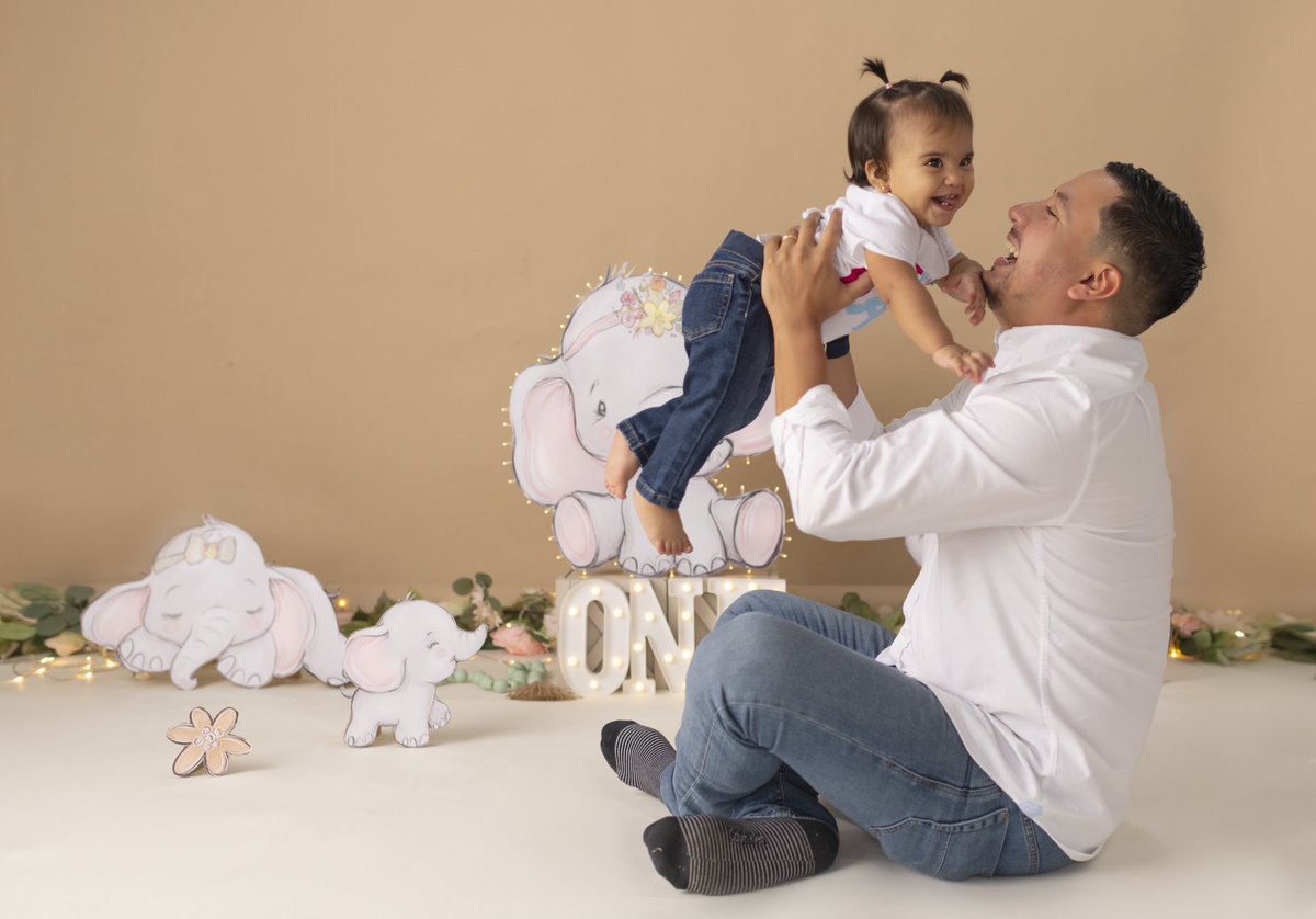 CariasLily's tweet photo. Feliz Día del padre al mejor papá que Dios le pudo regalar a mi hija 🤍
Te amamos muchísimo mi amor, te admiramos y agradecemos tu entrega por nosotras 🥰 https://t.co/TXGjl4LOOj