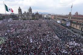 PedroFerriz's tweet photo. 400 mil habitantes “colmaron” el Zócalo. 
70% fue acarreo… a 300 pesos c/u
84 millones.
Mas “espectáculo”
100 millones
Bien vale el costo para exaltar al mesías. 
MALO, estás acabado
26 Febrero, 7 millones en 120 ciudades
Costo, cero 

#UnderMyWriting https://t.co/RjPghlMmQ8