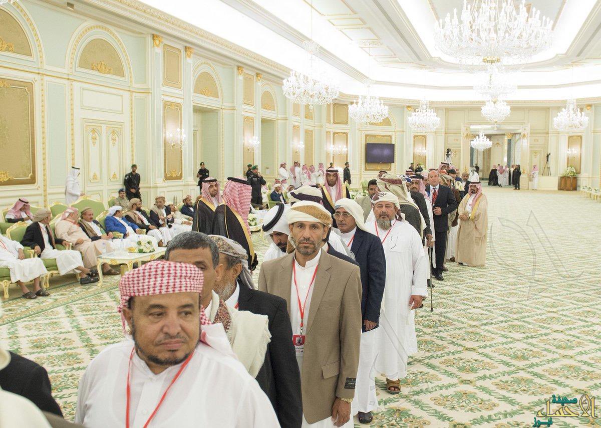 Adelalhasanii's tweet photo. #الحملة_على_الزبيدي
والحقيقة لا فرق بين من تذله الإمارات أو السعودية
كان ولا يزال الزبيدي وجماعته أتباعًا مطيعة لأبوظبي، ويتشارك معهم في الهوان بعض المشائخ الرخيصة الذين يقفون طوابير لتأدية سلام الطاعة لبن سلمان.
تقيد السعودية والإمارات أولئك القوم بسلاسل من عبودية المال والمنصب، وتصنع لهم الارتهان الدائم.
يا قوم، تحرروا من القيود ولا تجعلوا وصاية عليكم من سعودي إو إماراتي أو إيراني أو شرقي أو غربي.
الكرامة تحتاج لحرية قبل كل شيء.
