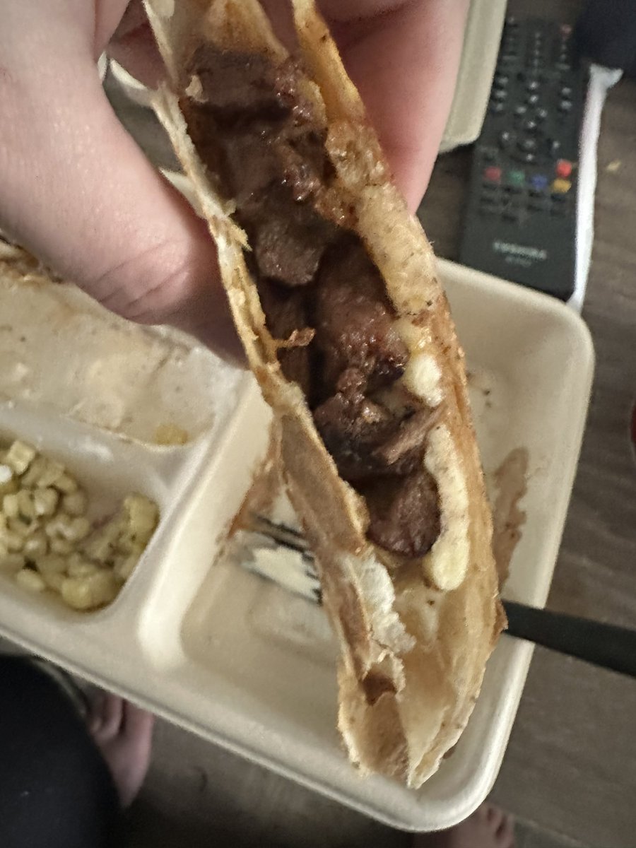 alydrown's tweet photo. @ChipotleTweets I was super excited to see the famous Keithadilla as a dashpass exclusive on @DoorDash however it came as a plain steak quesadilla. Such a bummer, I don’t order quesadillas here because I actually like veggies. If the staff won’t make them, maybe don’t offer it. https://t.co/45E8XI2O38