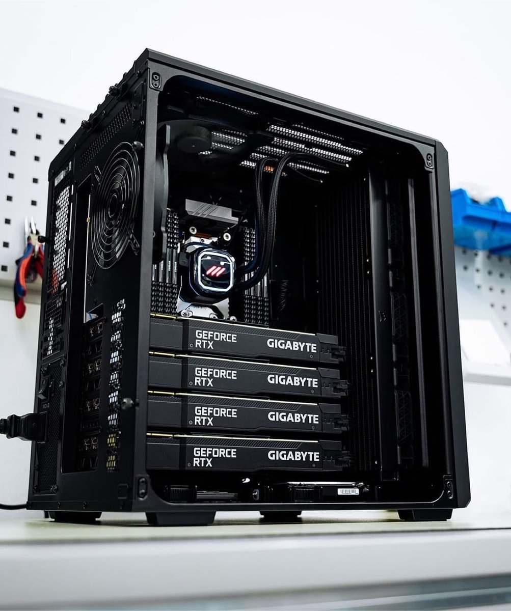 AORUS España tweet media