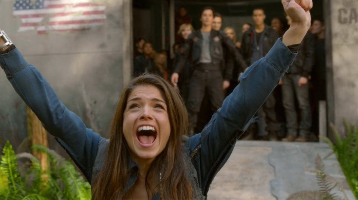 PreviouslySerie's tweet photo. #The100

⚠️ATENCIÓN⚠️

Hoy hace 9 AÑOS que una nave dejó el Arca para volver a empezar en la Tierra.

Hoy hace 9 años del estreno de #The100.

Tal día como hoy conocimos a Clarke, Octavia y Bellamy. Era el principio de un largo viaje de 7T.

May we meet again. https://t.co/29R2oLaOxE