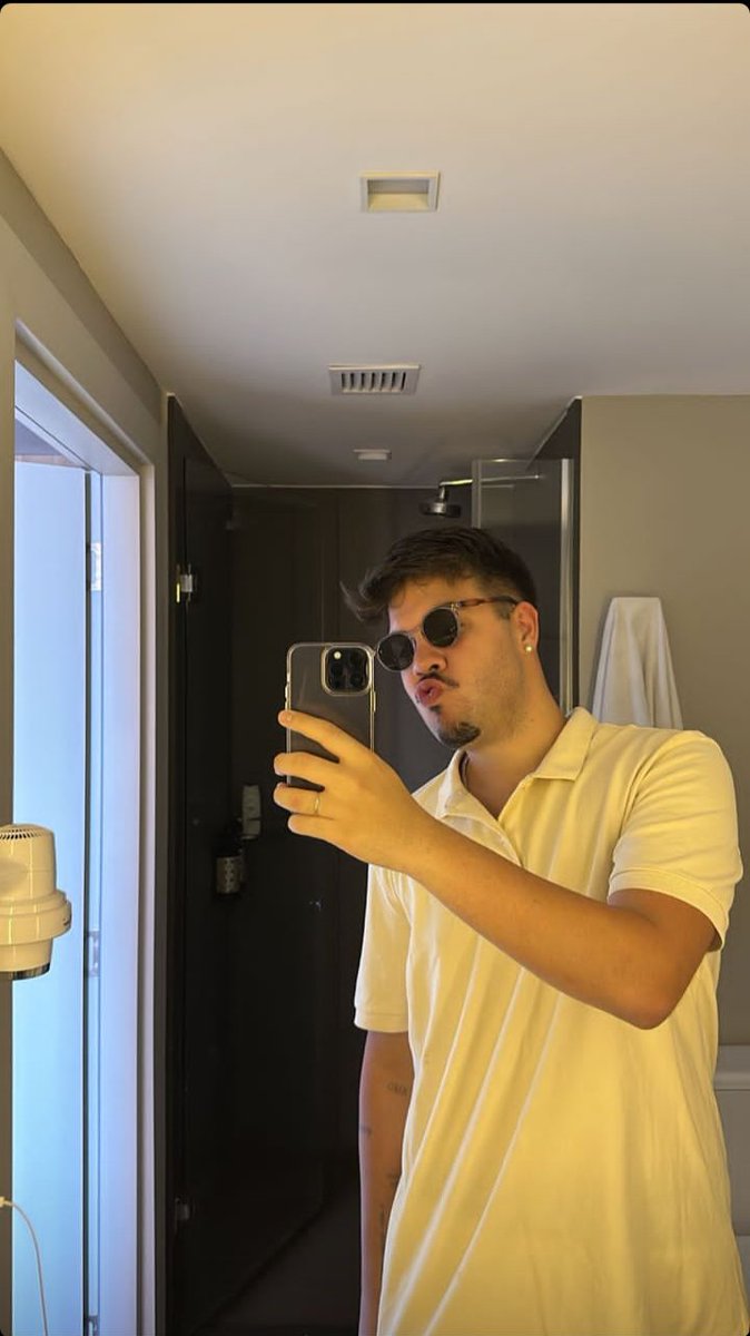 CentralAlvxaro_'s tweet photo. Alvaro via story 🥵😍 https://t.co/6RXliNjc08