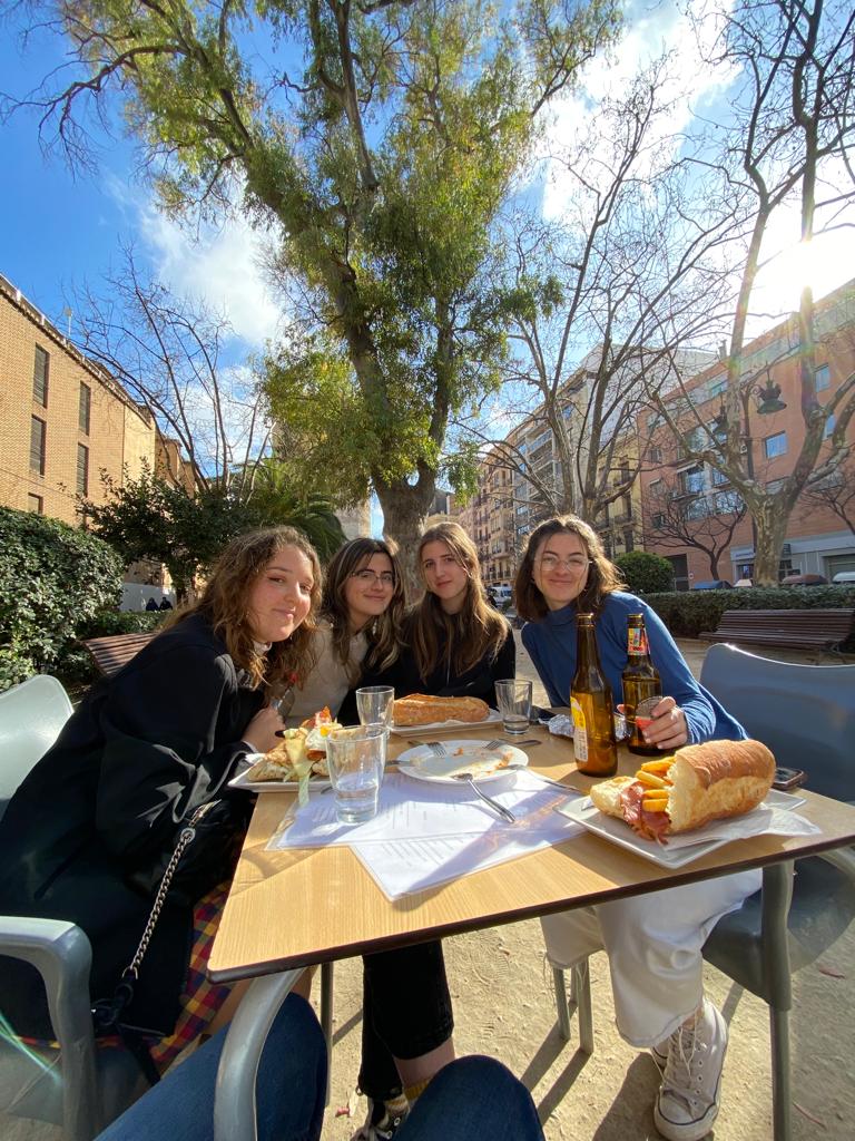 ms_lenaaaa's tweet photo. gent molt bonica tant per dins com per fora https://t.co/16IbJgGZrx