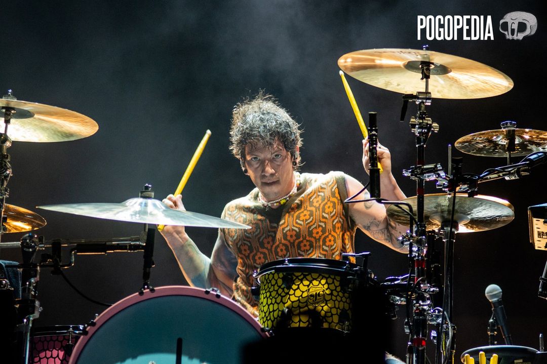 TOPUPDATERS's tweet photo. .@twentyonepilots playing Lollapalooza Argentina last night #LollaAR https://t.co/5GwcXrunAy