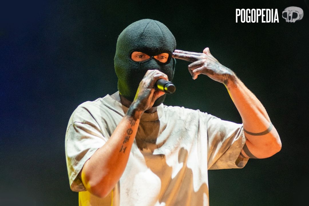 TOPUPDATERS's tweet photo. .@twentyonepilots playing Lollapalooza Argentina last night #LollaAR https://t.co/5GwcXrunAy