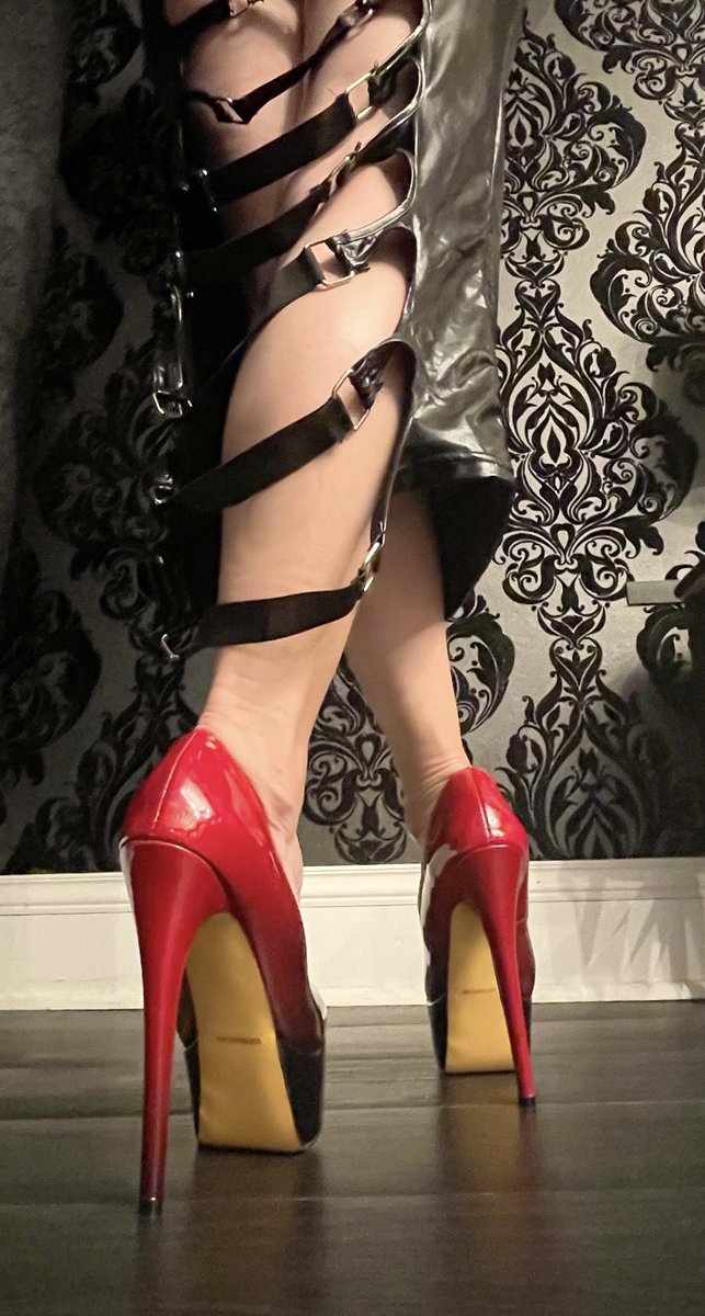 HoodMadame's tweet photo. ♠️💋👠 @Legsandheels71 @luvlegsnheels @LegsLadies @desires_mrs @PollaPornoXxX @DrakeMichelle91 @HeelsGirls @HighHeelsModel @heelsamust @Red_Back_ @Monika19760318 @ModeloCalientes @number_kuusysi @IrinnaMoris_Fan @BigBlackDesires @highheels_black @Danuel_Atlas @luvlegsnheels https://t.co/w3HL3psPpX