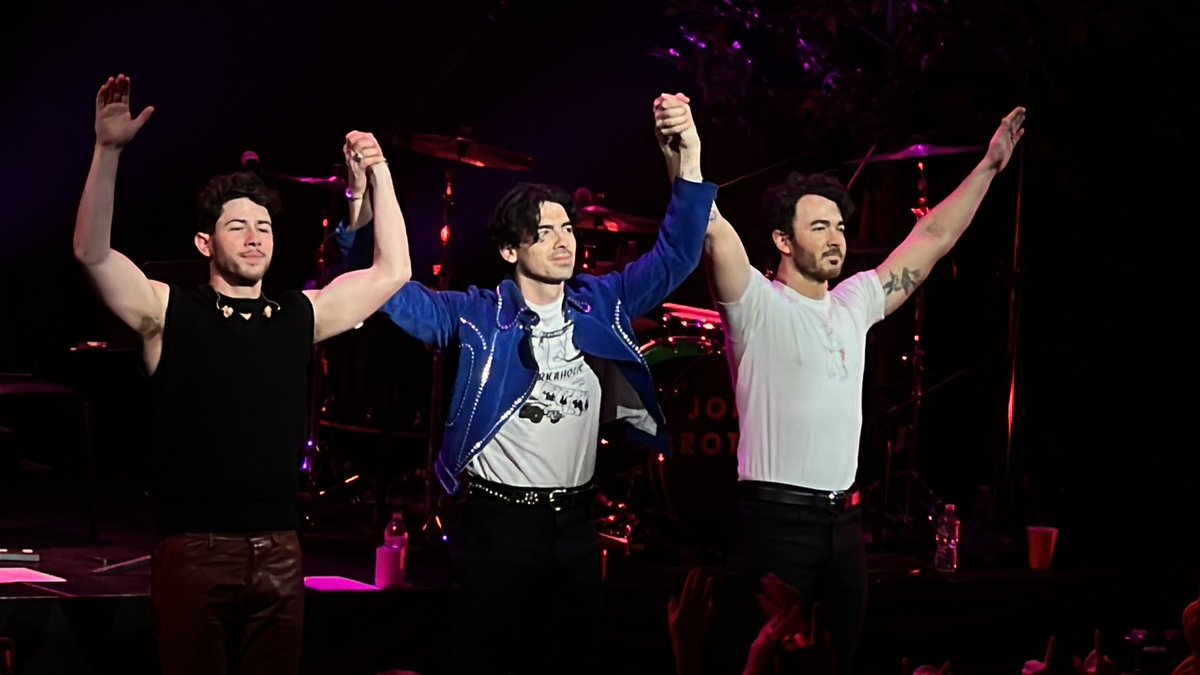 So so so so happy I was able to hear The Album for the first time live in person last night 🥰🫶🏼 <a href="/jonasbrothers/">Jonas Brothers</a>