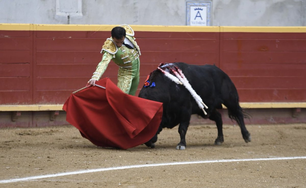 CopaChenel's tweet photo. 📸 Avance Moralzarzal, Cuarta  clasificatoria de la Copa Chenel 

1️⃣ Ovación con saludos para @FilibertoMtnez en el primero de Mollalta, con el que apenas tuvo opciones. https://t.co/jgZr9jDWei