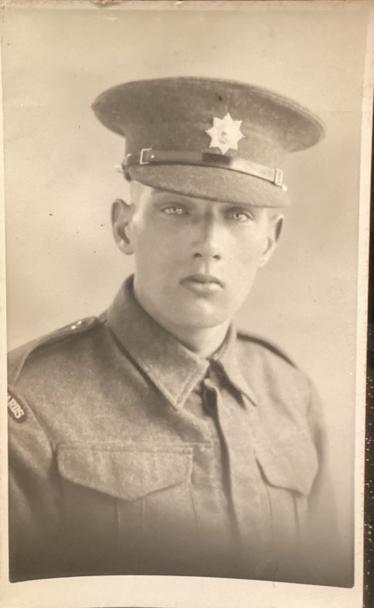 Deano19089355's tweet image. Really long shot but does anybody recognise this young Coldstream Guardsman #ColdstreamGuards  the picture is dated 8th July 1944. Happy to pass it back to the family