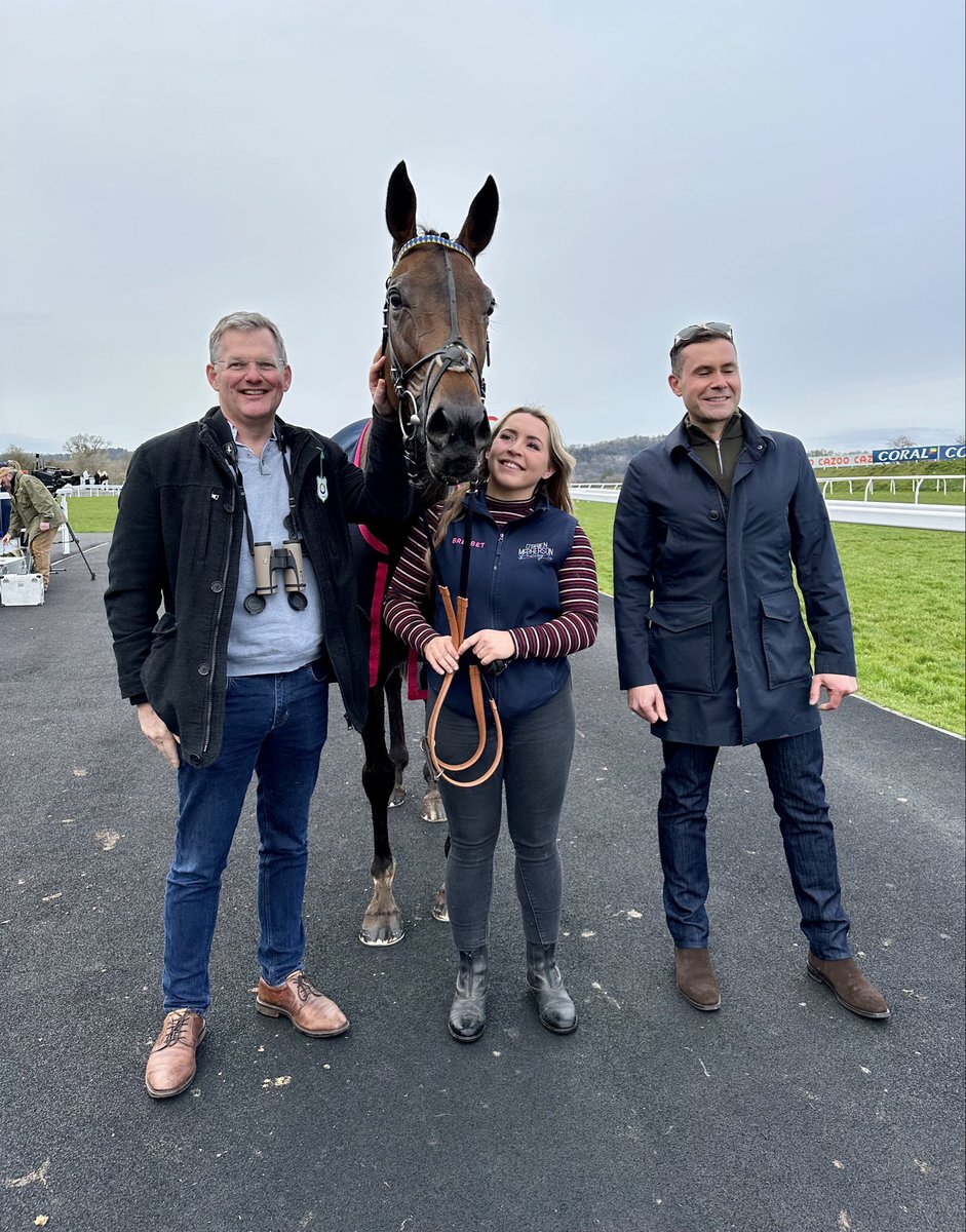 FOBRacing's tweet photo. Nick, Endless Supply, Morgan and Ismail after a pleasing first run @Chepstow_Racing https://t.co/OtqHKEad6B