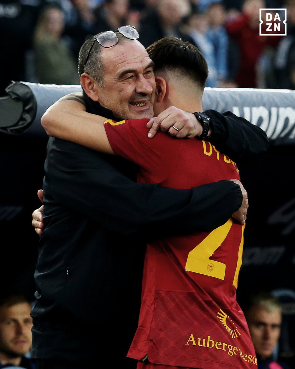 DAZN_IT's tweet photo. Sarri ❤️ Dybala 💫

#LazioRoma #DAZN https://t.co/yD1muqm7SO