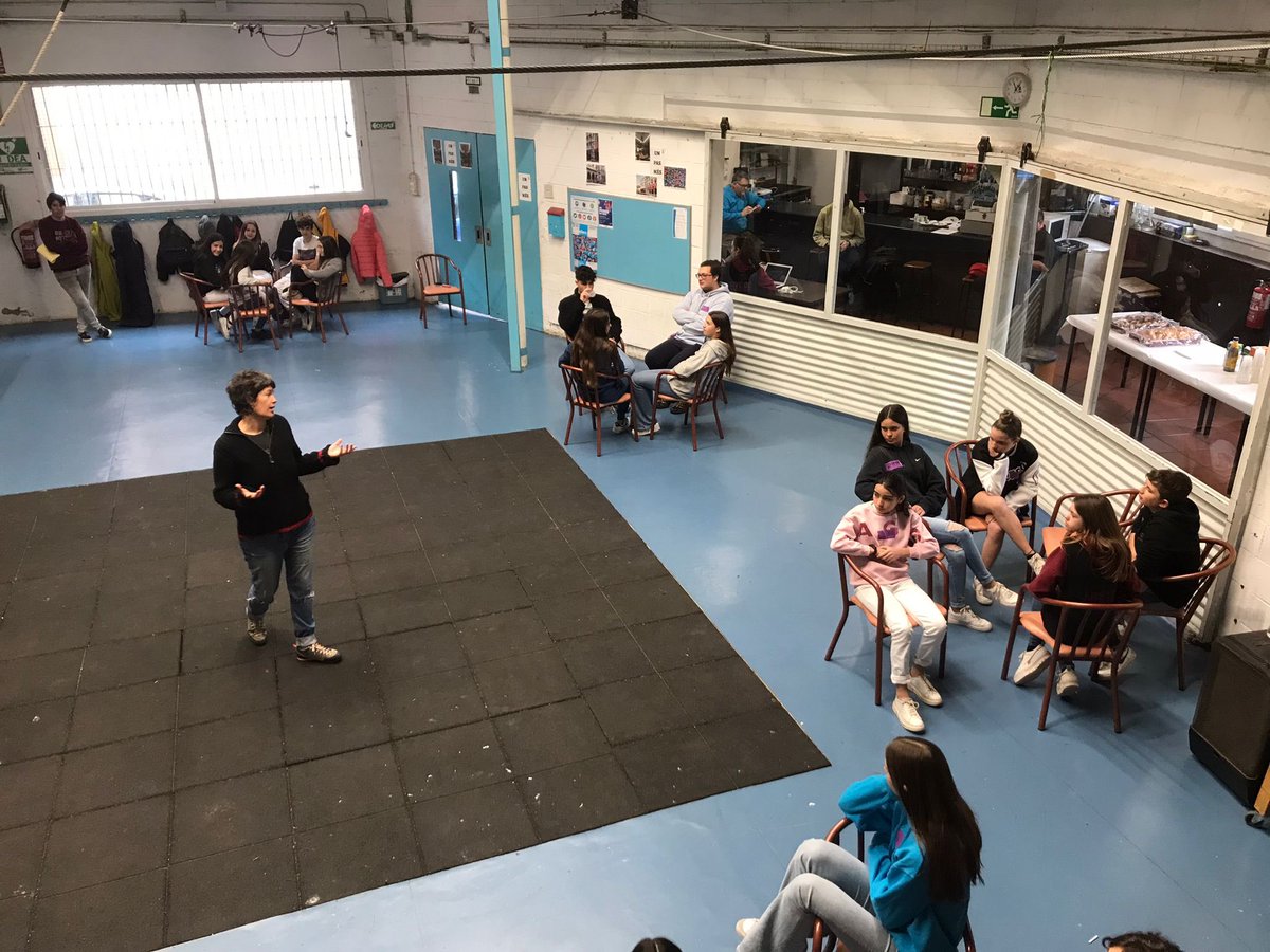 CastellsCat's tweet photo. Ahir vam fer el primer dels tres tallers ‘Empoderem-nos’ per a adolescents i joves als #castells al local dels @CDTerrassa amb participants també de @JovesValls, @jovedebarcelona, @CastellersRubi i @bandarres!

#SomExemple https://t.co/84fxZd0IWT