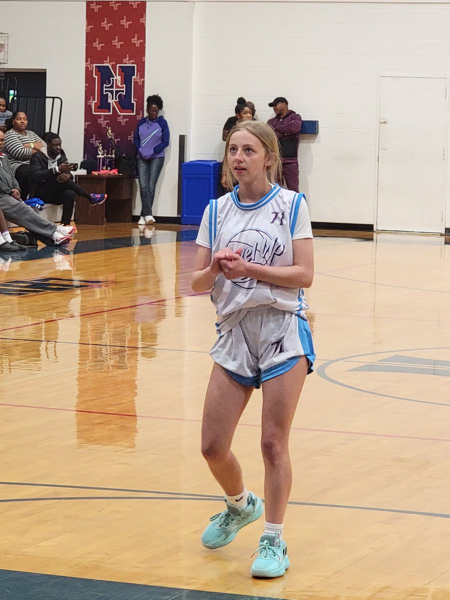 girlzprepreport's tweet photo. Kayla Armstrong opened game up with a deep 3 for Level Up yet #sizedontmatter when you can play and her "catch and shoot" immediately CAUGHT my 
#LadysFirstInvitational https://t.co/HZaSthr3B5