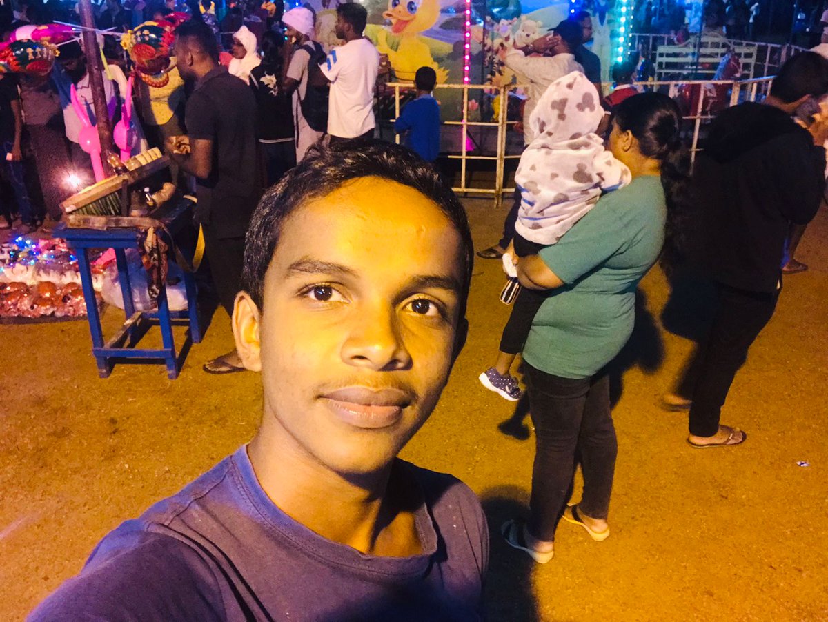 itz_abilashrio_'s tweet image. 𝗛𝗲𝗹𝗹𝗼𝘄 🖤🥀
🤏🏻𝗜’𝗺 𝗯𝗼𝗿𝗻 𝘁𝗼 𝗲𝘅𝗽𝗿𝗲𝘀𝘀, 𝗻𝗼𝘁 𝘁𝗼 𝗶𝗺𝗽𝗿𝗲𝘀𝘀 ❤😍🍒🤘🏻
Abi Abilash Abi Reo 
📸𝗖𝗿𝗲𝗱𝗶𝘁 𝘁𝗼 𝗿𝗲𝘀𝗽𝗲𝗰𝘁𝗶𝘃𝗲 𝗼𝘄𝗻𝗲𝗿
Jana Jana  

#carnival2023 
#Nawalapitiya 
#Nawalapitiyacentralcollege 
#photooftheday 
#chillwithfriends