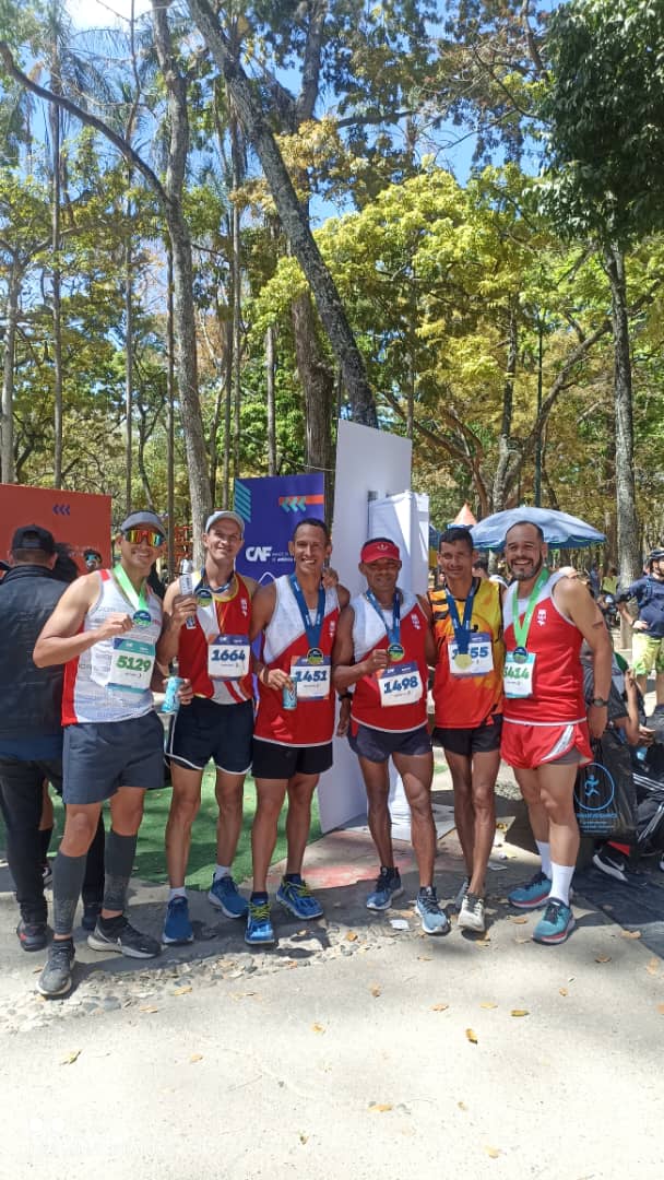 #Entérate|| Trabajadores sidoristas participaron en la maratón de la #CAF, que promueve la integración Latinoamerica y del Caribe, en la ciudad de Caracas, en la cual se dieron cita unos 5 mil atletas de  diversas naciones. ¡La Maquinaria Roja siempre brillando!
