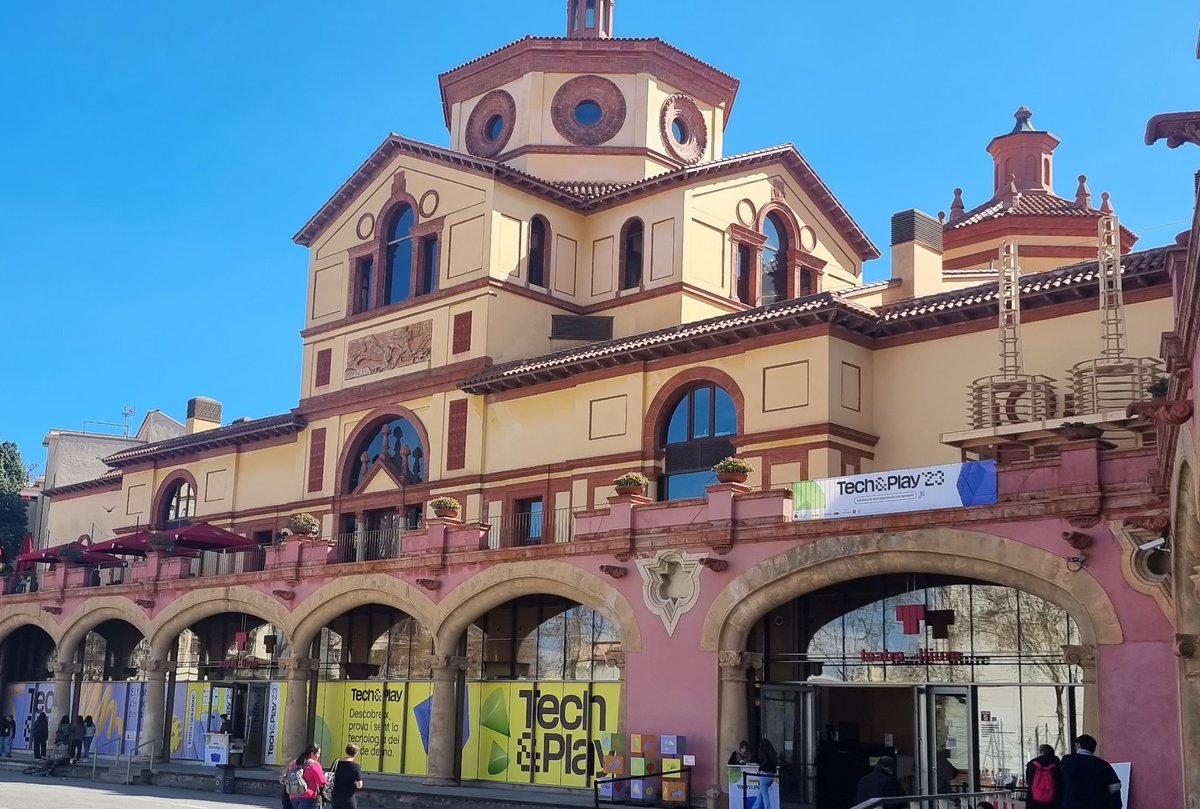 MGG_2012's tweet photo. Tres dies de #Techandplay23 plens   de jocs, aprenantatges tecnològics per totes les edats, equip @MWCapital @DFS_MWC @SEDIAgob @govern @bcn_ajuntament 
https://t.co/bGitCMorGg https://t.co/kI95iJJETc