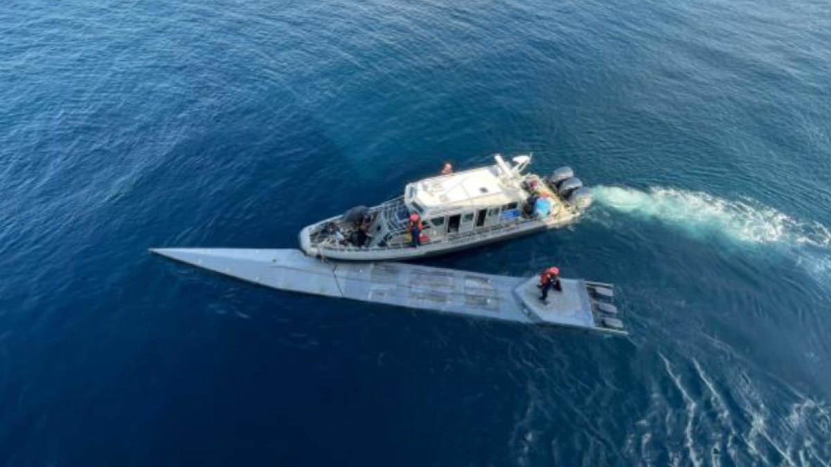 ™️ Captain John Yossarian on Twitter "1/2 לפני 4 ימים התגלתה צוללת ובה