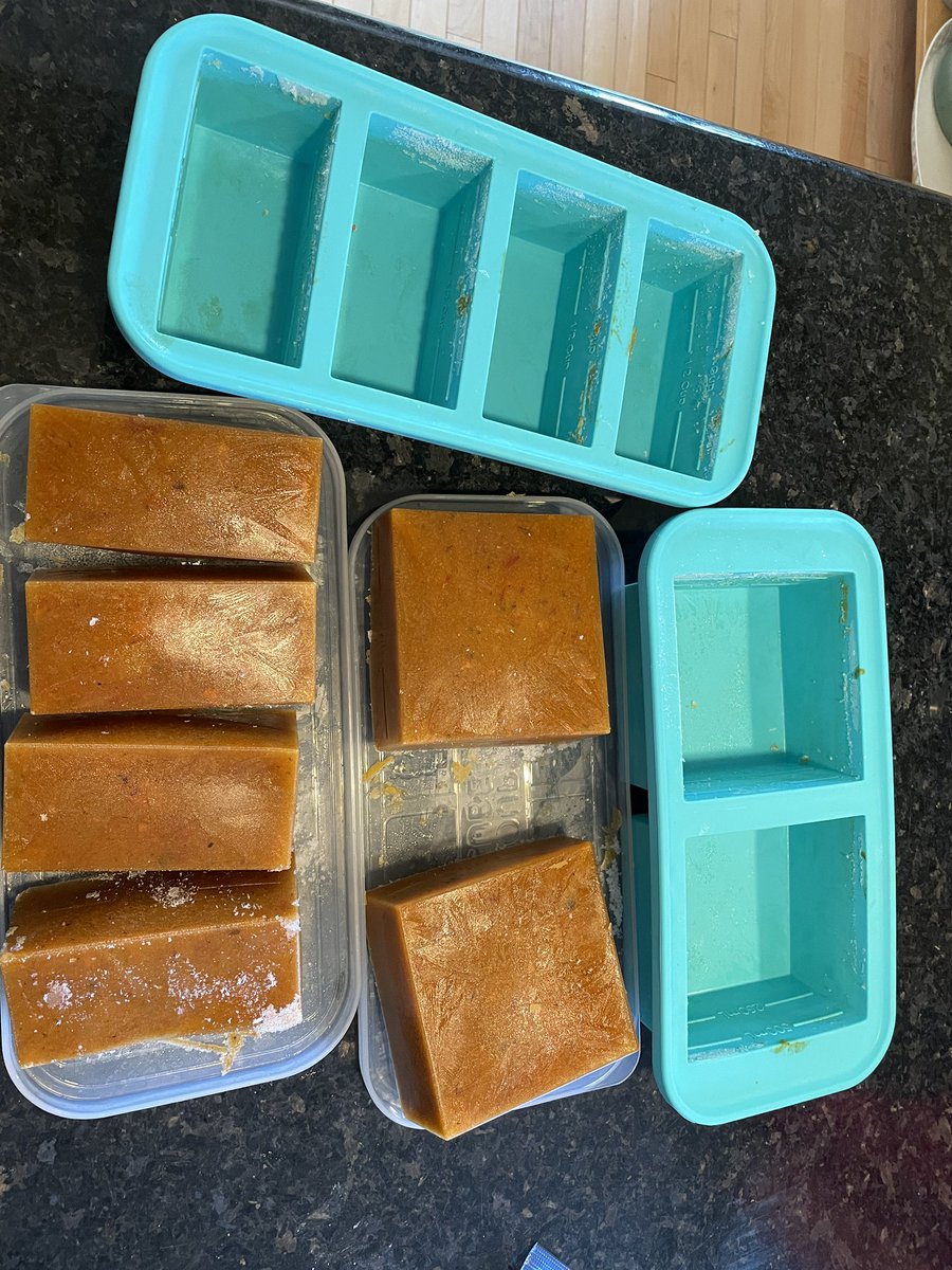 sciencegirlcdn's tweet photo. Soup friends. There are only 2 of us but I like to make a big batch.  I picked up these souper cubes at Lee Valley and I can freezer my soup in 1 cup or 2 cup measures. Love them. Good for stock too https://t.co/ZrzoSq0PRg