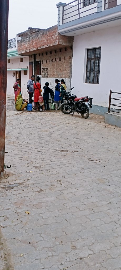 NavdeepPrakash9's tweet image. दो दिन बिजली न आने पर पानी का महत्व समझ आता हैं आज शाम बिजलीकर्मियों ने धरना खत्म किया। #UppclStrike  #uppcl