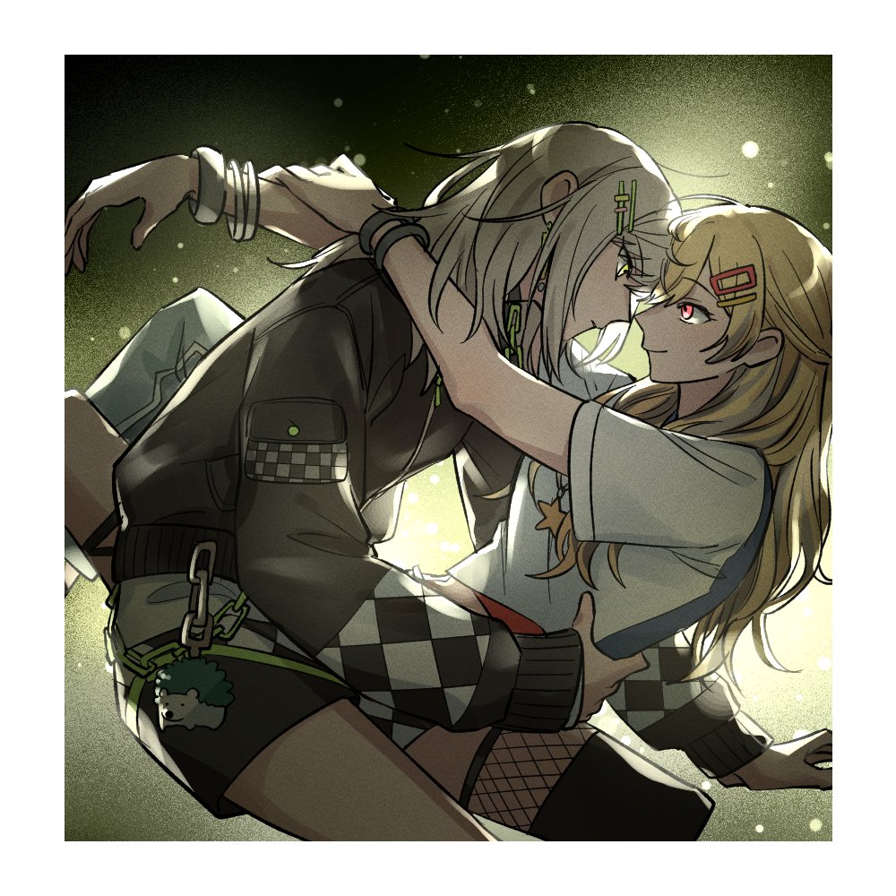 ansdj8181's tweet photo. 시호사키 구도 고민하다 그냥... 둘다 그림... https://t.co/nwExZQohsL