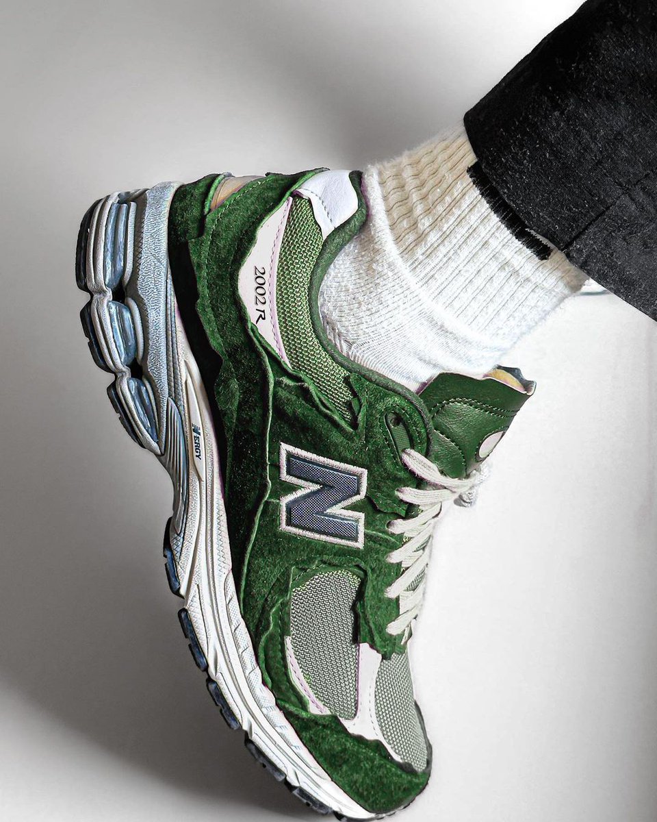 SneakerNews's tweet photo. Green New Balance 2002R "Refined Future" concept 🍃 

Would you rock these? https://t.co/9jubQnlpDN
