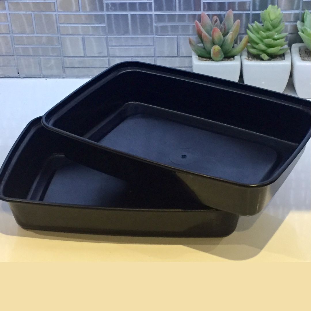 A reminder that black plastics should be placed in the garbage if they can’t be reused. Never place black plastic items in the Blue Bin (recycling) because they can’t be properly sorted at the recycling facility. Find out what items go where at: toronto.ca/wastewizard