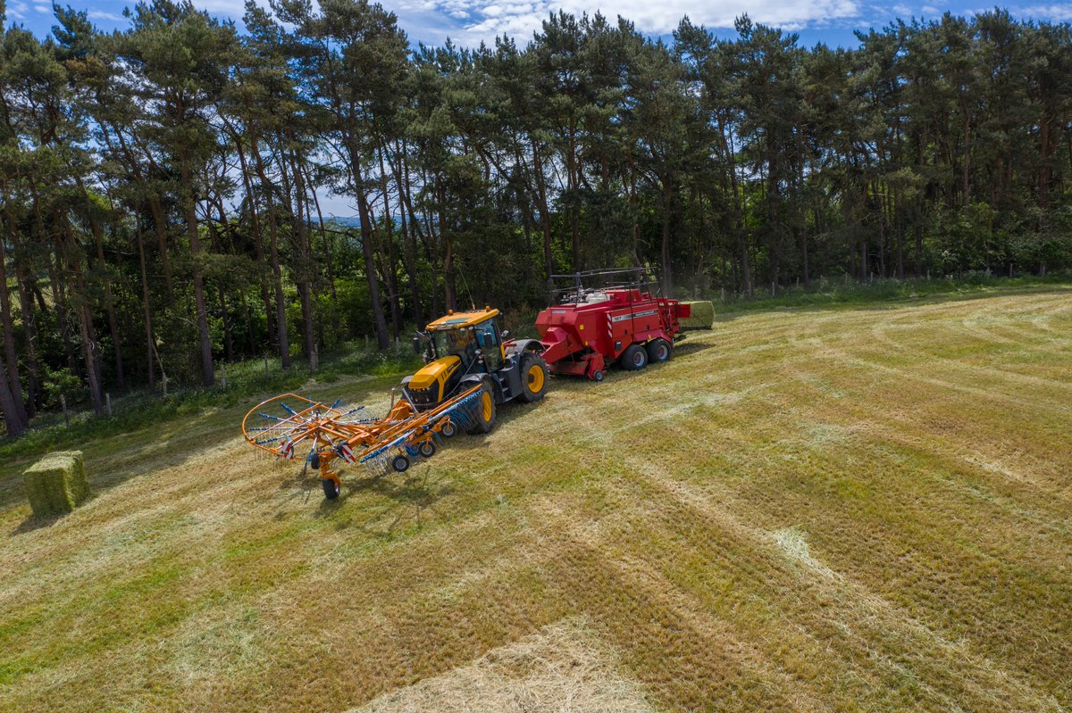 FarmingPhotos's tweet photo. Abimac UK.  Front Rakes "Focusing on one-man raking and baling operations, every effort is made to optimize the efficiency of the process. #OneManEfficiency #RakingAndBaling #OptimalOperations https://t.co/IBie02qtmV