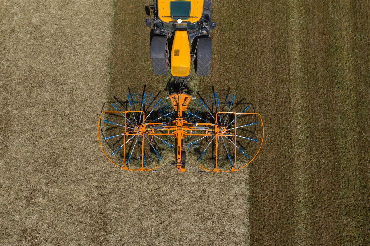 FarmingPhotos's tweet photo. Abimac UK.  Front Rakes "Focusing on one-man raking and baling operations, every effort is made to optimize the efficiency of the process. #OneManEfficiency #RakingAndBaling #OptimalOperations https://t.co/IBie02qtmV
