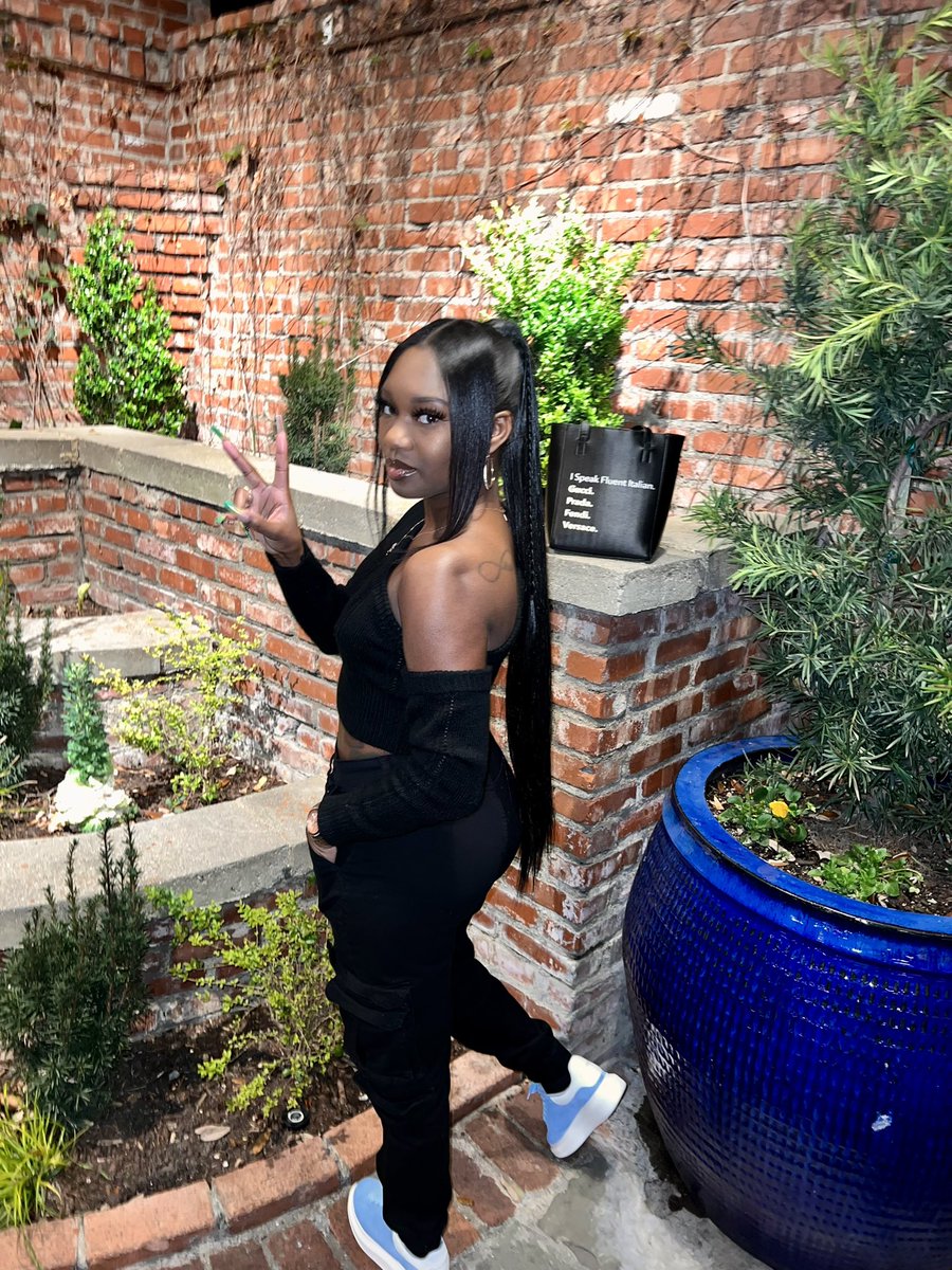 ittyBittyCedes's tweet photo. Hey y’all 🖤🫶🏾. Okay bye 😘 https://t.co/8MkdpHgU7l