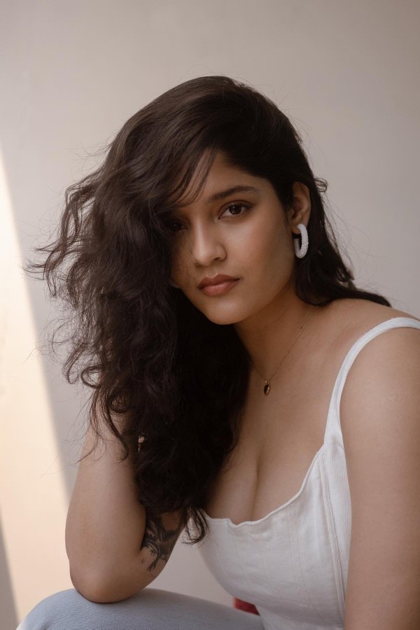 FrmYMiyaMAAGPug?format=jpg&name=900x900