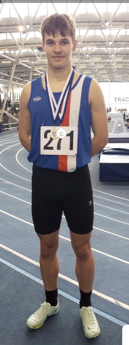 sportatdgsb's tweet photo. 🏃🏻 ATHLETICS
Congratulations to Year 9 athlete V. Redman who won both the 60m and 200m at the Tricounties indoor Champs at Lee Valley this weekend. (Kent, Middlesex and Herts) A fantastic effort. 🔴🔵 https://t.co/VOnU7bvN9N