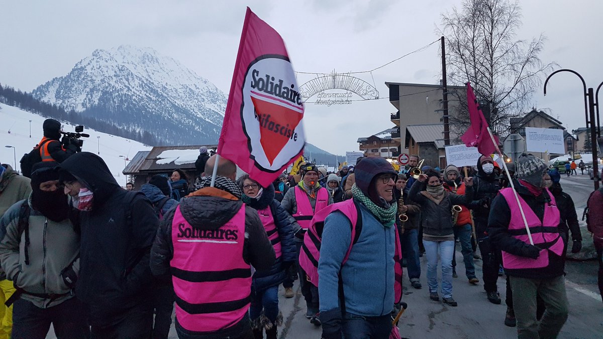 UnionSolidaires's tweet photo. Grande maraude Solidaires ce 18 mars à la frontière à Montgenèvre. Uni-es et solidaires contre la répression des exilé-es et pour la liberté de circulation.
Contre la loi Darmanin, la lutte continue avec @ucij2023 le 25 mars https://t.co/joDhEN6yOE