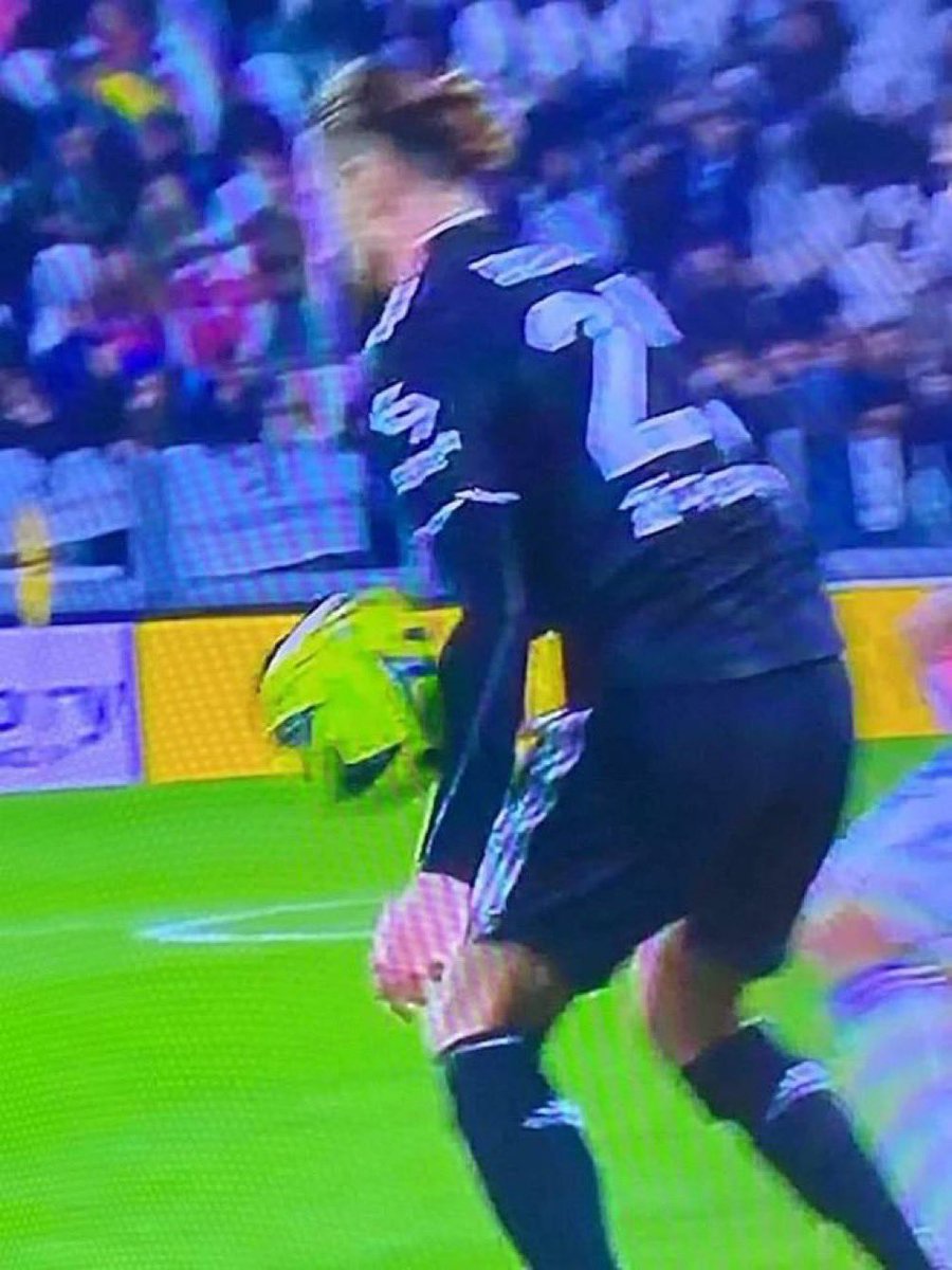 RobertHightree's tweet image. Afgelopen weekend - vanavond.

Rabiot zit op handbal en de scheids en VAR vinden het prima. Hoe dan??!! 😡🤬

#INTJUV #InterJuve #InterJuventus #JuveMerda 

@JurrVanWessem
