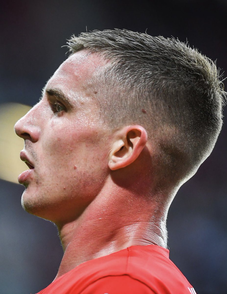 Reivax83417620's tweet photo. Énorme prestation de notre capitaine @BourigeaudB29
Exemplaire et décisif !!! 👏🏼👏🏼👏🏼
Quel régal 🫶🏼❤️🖤
Merci Ben 🥰
#PSGSRFC #DEMONSTRADA #ToutDonner #StadeRennais #SRFC https://t.co/vRdaEZSIV9