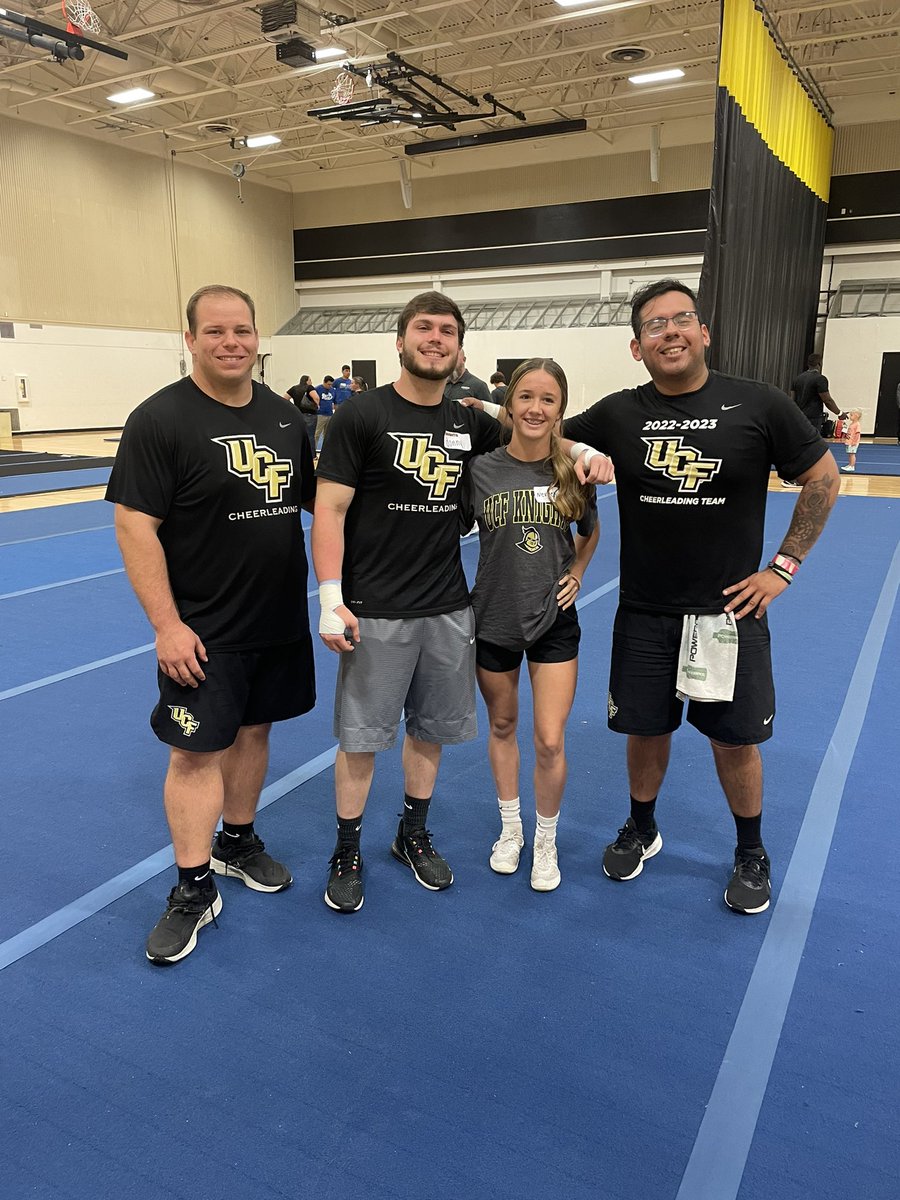 hudsoncheerteam's tweet image. We ❤️ a Hudson reunion!