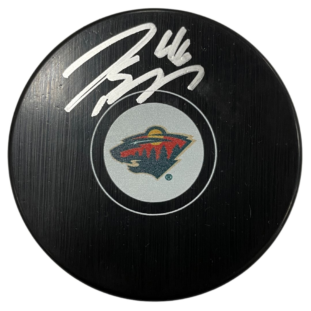 FanHQ's tweet photo. 🏒GIVEAWAY!🏒 If Jared Spurgeon scores a goal today &amp; #MNWild win, we'll give away a signed puck.

RT &amp; Follow for a chance to win!

*Winner announced publicly - don’t reply to links asking for personal info https://t.co/GVFMDB68w6