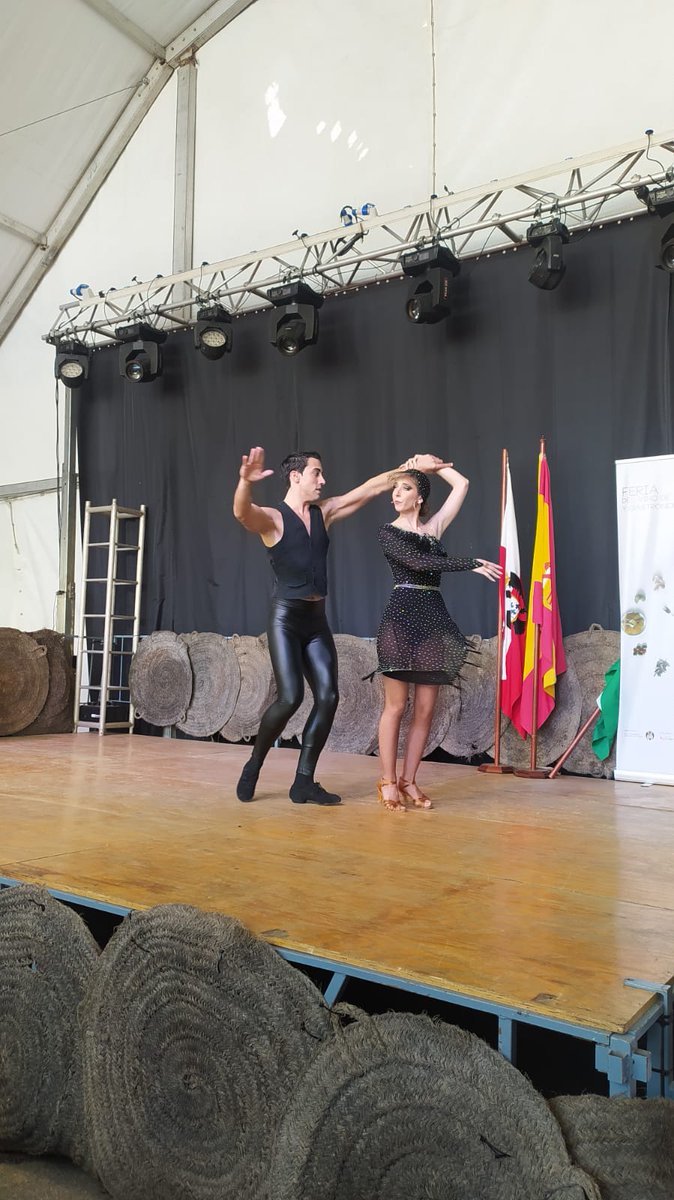 ¡Vaya último día de #FeriadelVino! Senderismo, ruta ecuestre, quedada motera y los conciertos y exhibiciones que no paran en la carpa.

Un broche por todo lo alto para una novena edición que superó todas las expectativas.

#montalbán