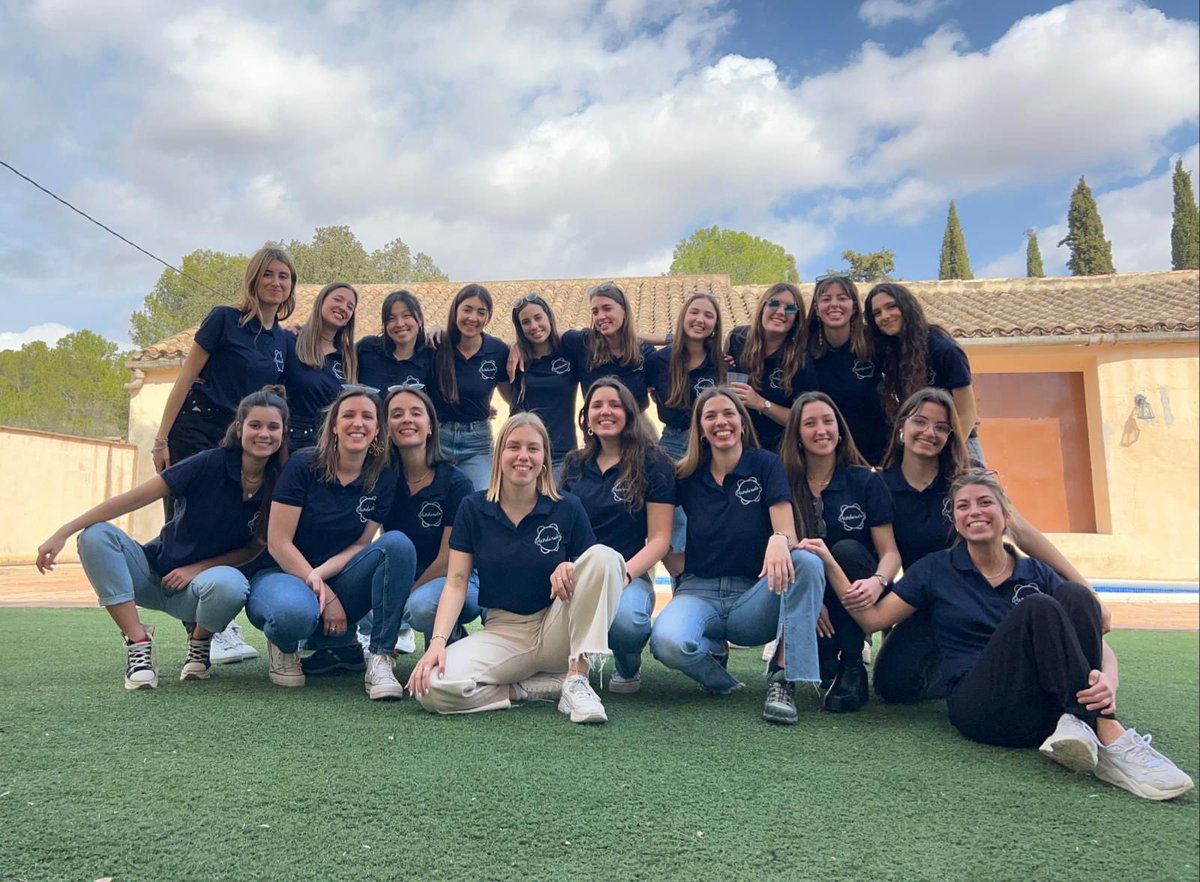 Aquest cap de setmana hem acomiadat les ex i hem donat la benvinguda a les 5 noves integrants, posant-les al corrent de la dinàmica del ball per poder anar preparant la propera Festa Major!🧨✨ #seràmàgica