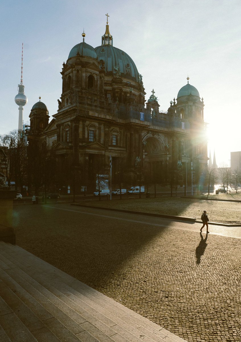hanontheroad's tweet photo. what a beautiful sunny morning in Berlin! https://t.co/4wZkJqQ7Ph