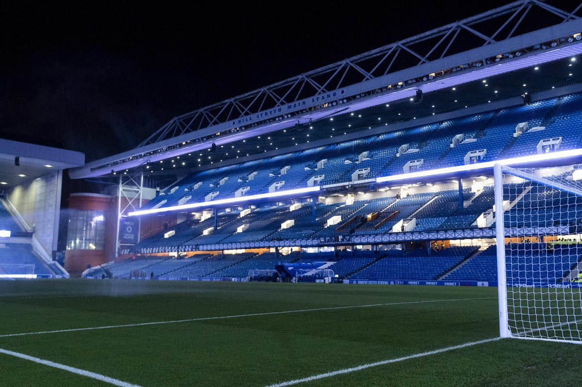 AmateusWrites's tweet photo. This is the best stand in British football and you will absolutely not convince me otherwise. https://t.co/G8aYadMidI